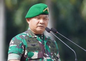 Komisi 1 DPR Puji Jenderal Dudung Sebagai Jenderal Santri yang Peduli Rakyat