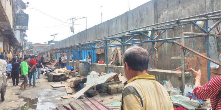 Pemkot Ambon Bongkar Dua Pasar, Ratusan Lapak Terdampak