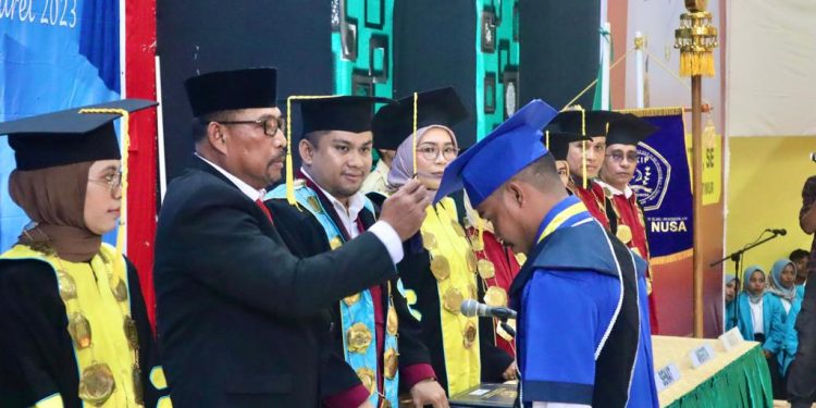 STKIP Ita Wotu Nusa Bula Wisudakan 96 Sarjana Baru
