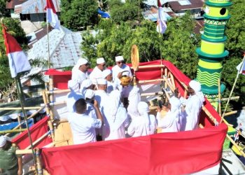 Gubernur Pasang Tiang Alif dan Resmikan Masjid Al-Muhajirin di Ori