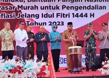 Gubernur Maluku Salurkan 9.985 Paket Sembako Gratis