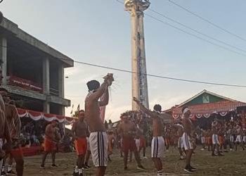 DPRD Harap Mamala dan Morela Terus Jaga dan Lestarikan Atraksi Pukul Sapu Lidi