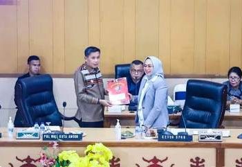 DPRD Kota Ambon Beri Rekomendasi LKPJ Wali Kota