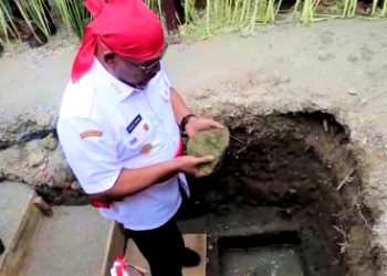 Gubernur Letakan Batu Pertama Pastori Jemaat GPM Kamarian