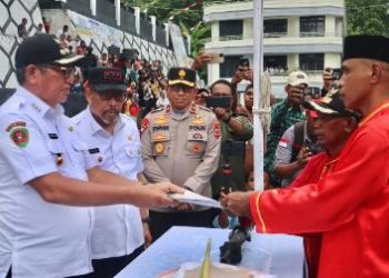 Disaksikan Gubernur Maluku, Warga Ohoi Elat dan Hoar Ngutru Sepakat Damai