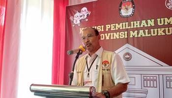 Nono Sampono daftar DPD RI di KPU Maluku
