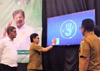 Sekda Buka Pertemuan Business Pelaku Usaha Perkebunan sekaligus Launching Website Distan Maluku