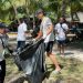PLN ULP Moa Gelar Aksi “Beach Clean Up” di Destinasi Wisata Pantai Syota