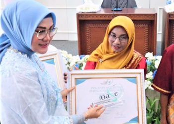 11 Perempuan Hebat di Maluku Dapat Penghargaan