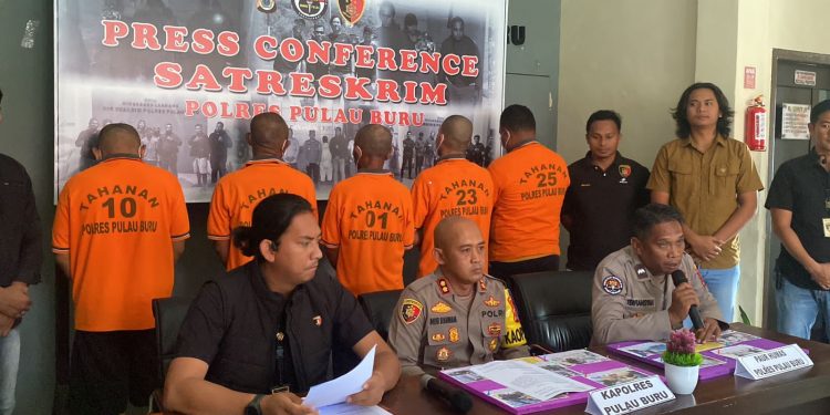 Lima orang Ditetapkan Tersangka Dalam Kasus Jatuhnya Kontainer B3 di Pelabuhan Namlea
