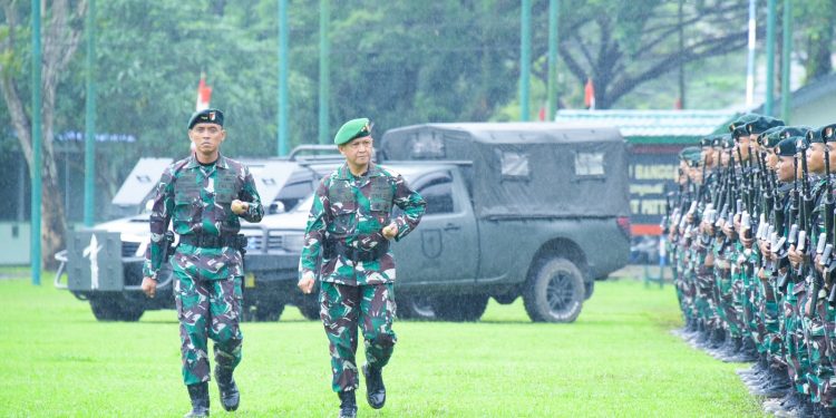 Pangdam Lepaskan 147 Personil Satgas Pamputer Maluku XXVI 2023