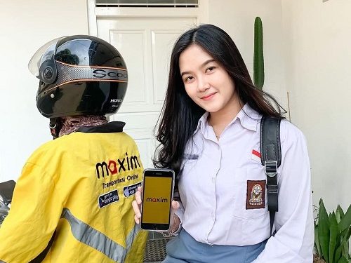 Maxim Tawarkan Layanan Hemat Untuk Pelajar Kota Ambon