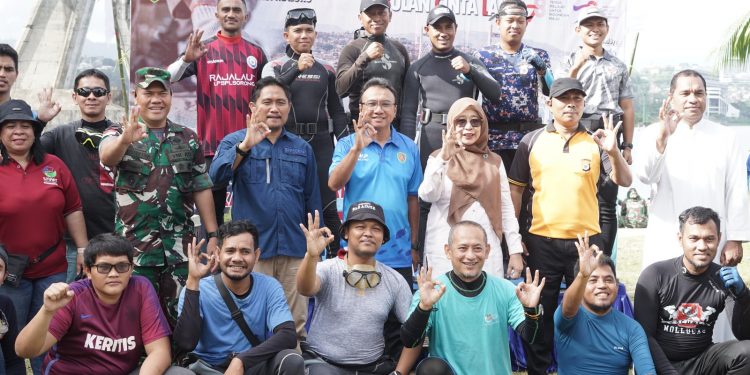 Bersih Pantai dan Bawah Laut Jelang HUT ke-78 RI dan Provinsi Maluku