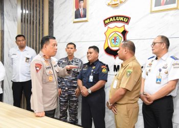 Kapolda Perintahkan Pengerahan Mobil AWC dan Peralatan Polri Untuk Padamkan Api di Lahan Gabut SBT