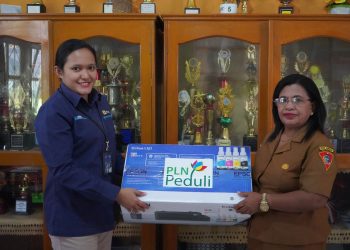 PLN UIW MMU Beri Bantuan Fasilitas IT bagi SD Inpres 24 Ambon
