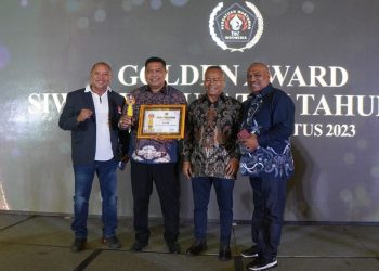 Walikota dan Ketum KONI Ambon Dapat Golden Award SIWO PWI