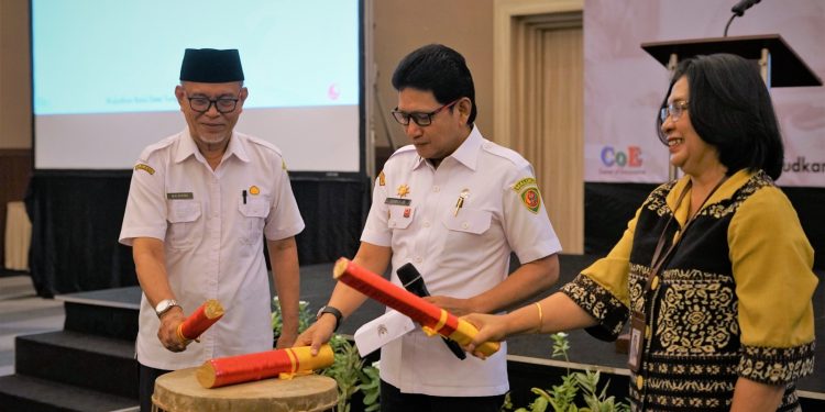Pemprov Serahkan Penghargaan Kepada 5 OPD dan 2 BUMD Pengelola Retribusi di Maluku