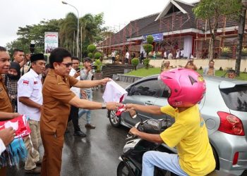 Pemprov Maluku Bagi 5.275 Bendera Merah Putih