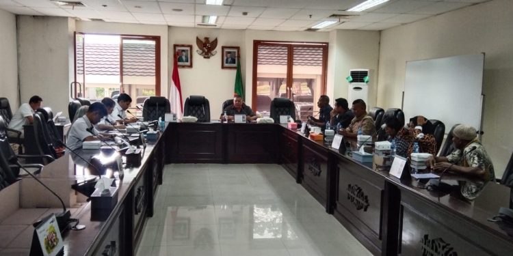 Warga Ambalau Datangi DPRD Maluku, Ini Penyebabnya