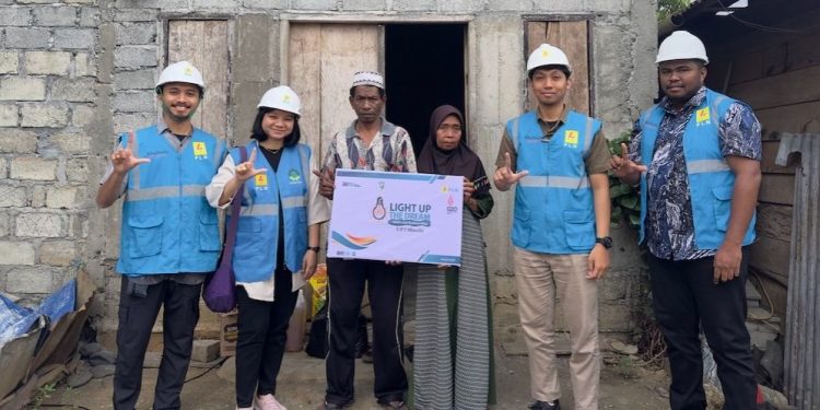 PLN UP3 Masohi Laksanakan Program Light Up The Dream