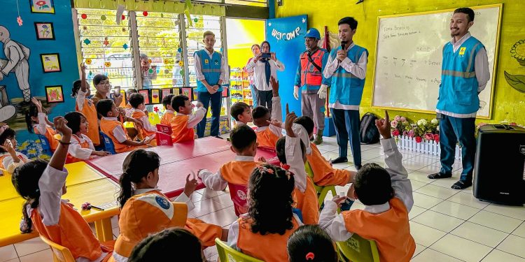 Disdikbud Malteng dan PLN UP3 Masohi Gelar Program Belajar Menyenangkan