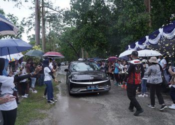 Gubernur Maluku Pimpin Konvoi Kendaraan Listrik