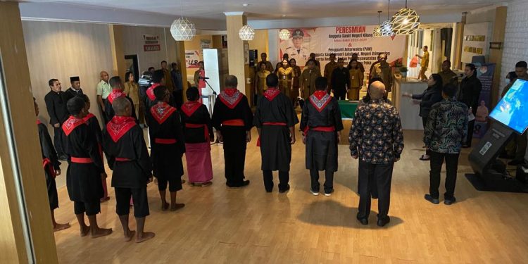 PJ Walikota Lantik Sejumlah Saniri dan BPD di Ambon