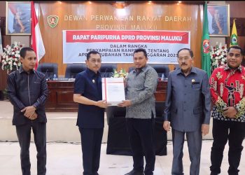 Pemprov Serahkan Nota Keuangan dan Ranperda Perubahan 2023 Kepada DPRD