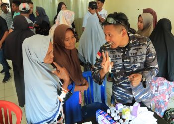 Lantamal Gandeng BI Gelar Baksos di Pulau Liran dan Ambalau