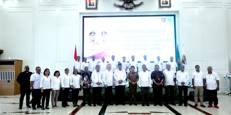 Paulus Kastanya Dikukuhkan Jadi Ketua LPPD Maluku Masa Bakti 2023-2023