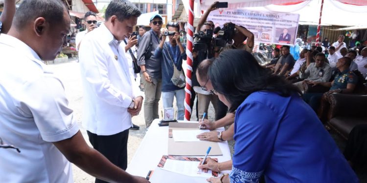 Pemkot Ambon Terapkan Pembayaran Retribusi Secara Elektronik di Pasar Waiheru