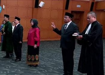 Leiwakabessy Resmi Dilantik Sebagai Rektor Unpatti Periode 2023-2027