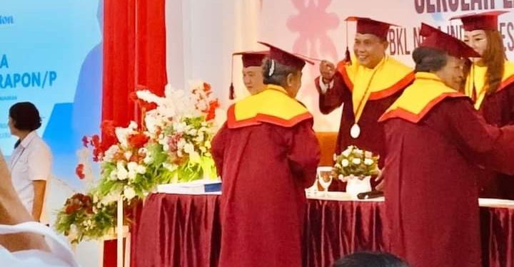 Perdana, Pemkot Ambon Wisudakan 31 Lansia KBKL Nusa Indah