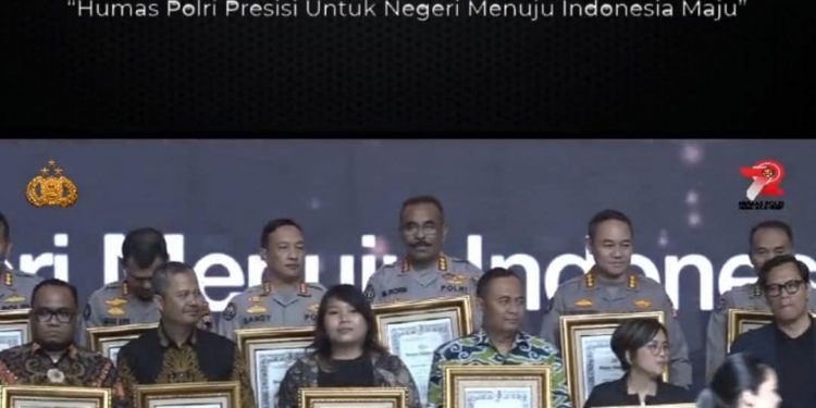 Bidhumas Polda Maluku Raih Dua Penghargaan dari Divisi Humas Polri