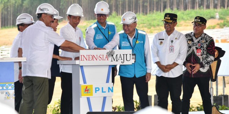 Presiden Jokowi Groundbreaking Pembangunan PLTS PLN 50 MW