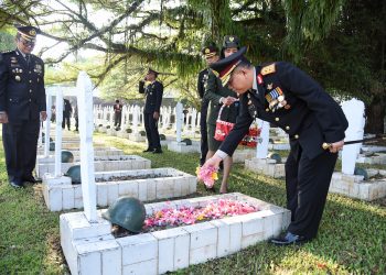 Kapolda Maluku Pimpin Ziarah Hari Pahlawan di TMP Kapahaha Ambon