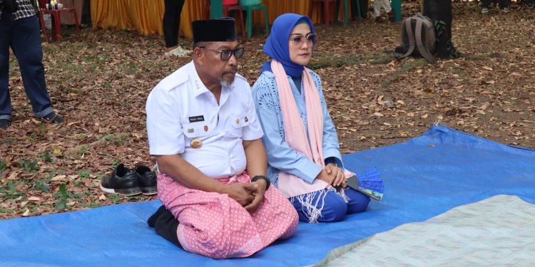 Gubernur Maluku dan Istri Dikukuhkan Sebagai Orang Adat 9 Luar