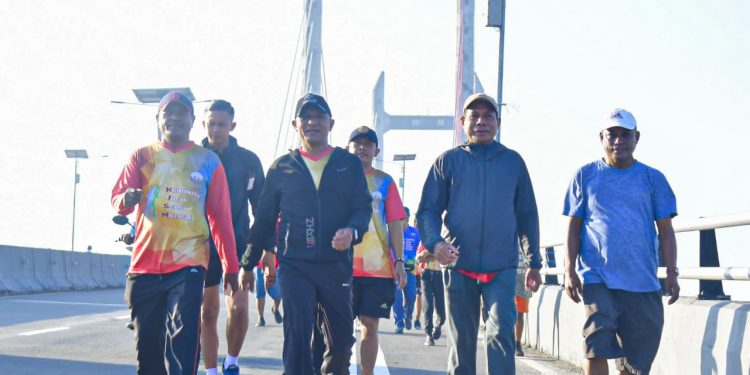 Tanamkan Pola Hidup Sehat, Danlantamal IX Ambon Jalan Sehat Bersama KJSM