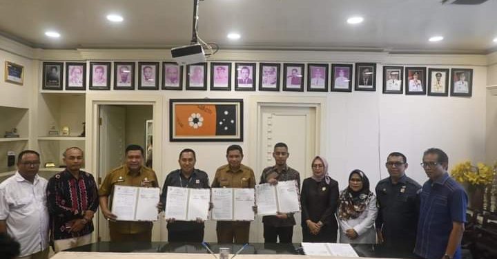 Pemkot Ambon Serahkan NPHD Kepada KPU dan Bawaslu, Ini Jumlahnya