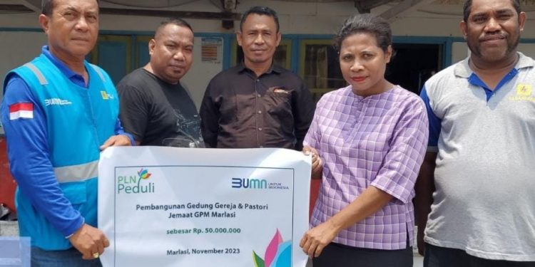 TJSL PLN Peduli Serahkan Bantuan Pembangunan Gedung Gereja & Pastori di Jemaat GPM Marlasi