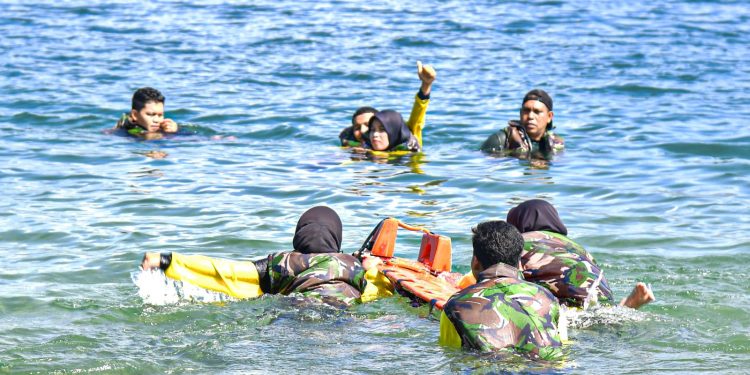 Danlantamal IX Berikan Pelatihan Evakuasi Medis Bagi 126 Mahasiswa STIKes Maluku Husada