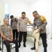 Kapolda Maluku Berikan Bantuan Kaki Palsu untuk Anggota Polri