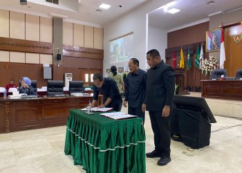 DPRD Maluku Resmi Umumkan Pemberhentian Gubernur dan Wagub