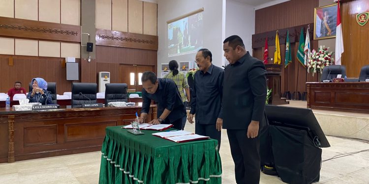 DPRD Maluku Resmi Umumkan Pemberhentian Gubernur dan Wagub