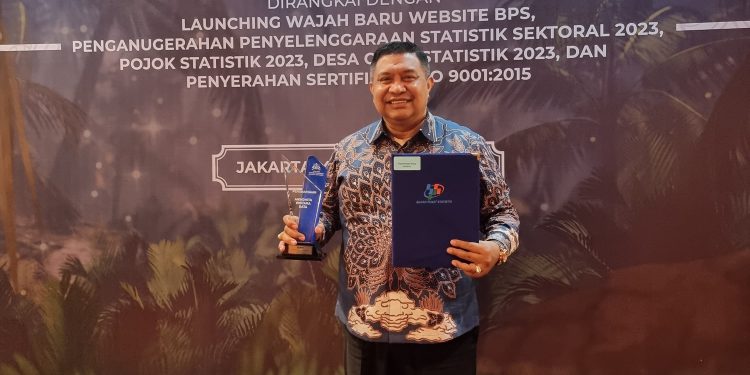 Pemkot Ambon Terima Penghargaan “Anugerah Anindhita Wistara Data” dari BPS