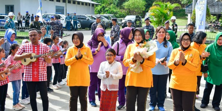 Tarian Lenso dan Musik Jukulele Sambut Ketua Umum Dharma Pertiwi Di Mako Lantamal IX Ambon