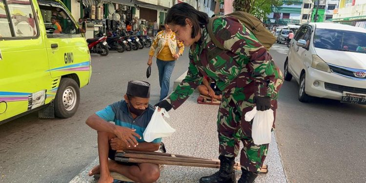 Kowad Kodam Pattimura, Gelar Aksi Jumat Berkah