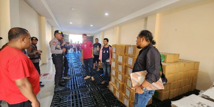 Surat Suara Pemilu Presiden Tiba di Pelabuhan Tual