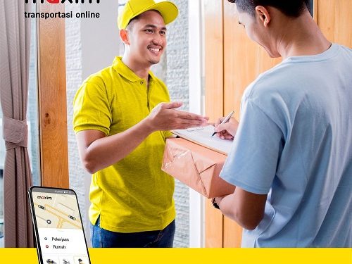 Dari Hadiah Hingga Kue Siap Meriahkan Suasana Natal Kota Ambon