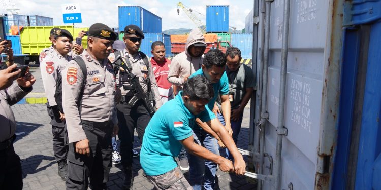 Polda Maluku Amankan Pergeseran Surat Suara DPD RI ke SBT